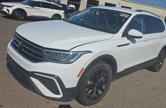 VOLKSWAGEN TIGUAN 4MOTION 2024 3VV2B7AX8RM032925 image